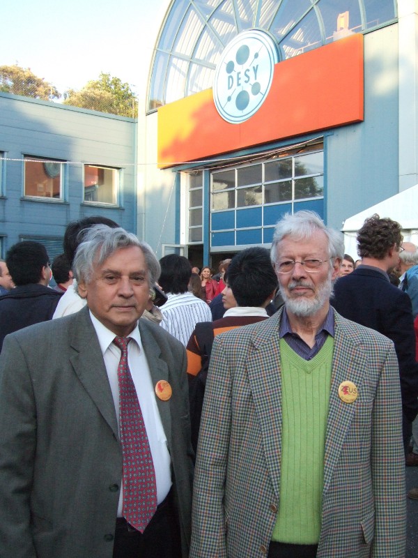 2007 год: П.Ф.Ермолов и профессор Г.Вольф, руководитель коллаборации  ZEUS (1988 - 1994).